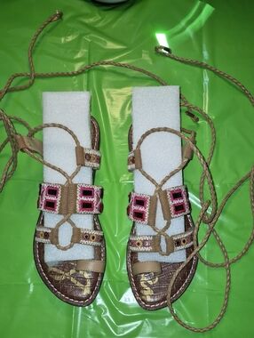 Women’s Sam Edelman Gretchen Gladiator Embroidered Flat Sandals - Size 9.5